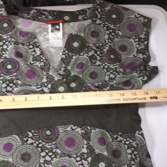 The North face women’s cap sleeve V-neck  activewear top size M sleeveless - Picture 8 of 9
